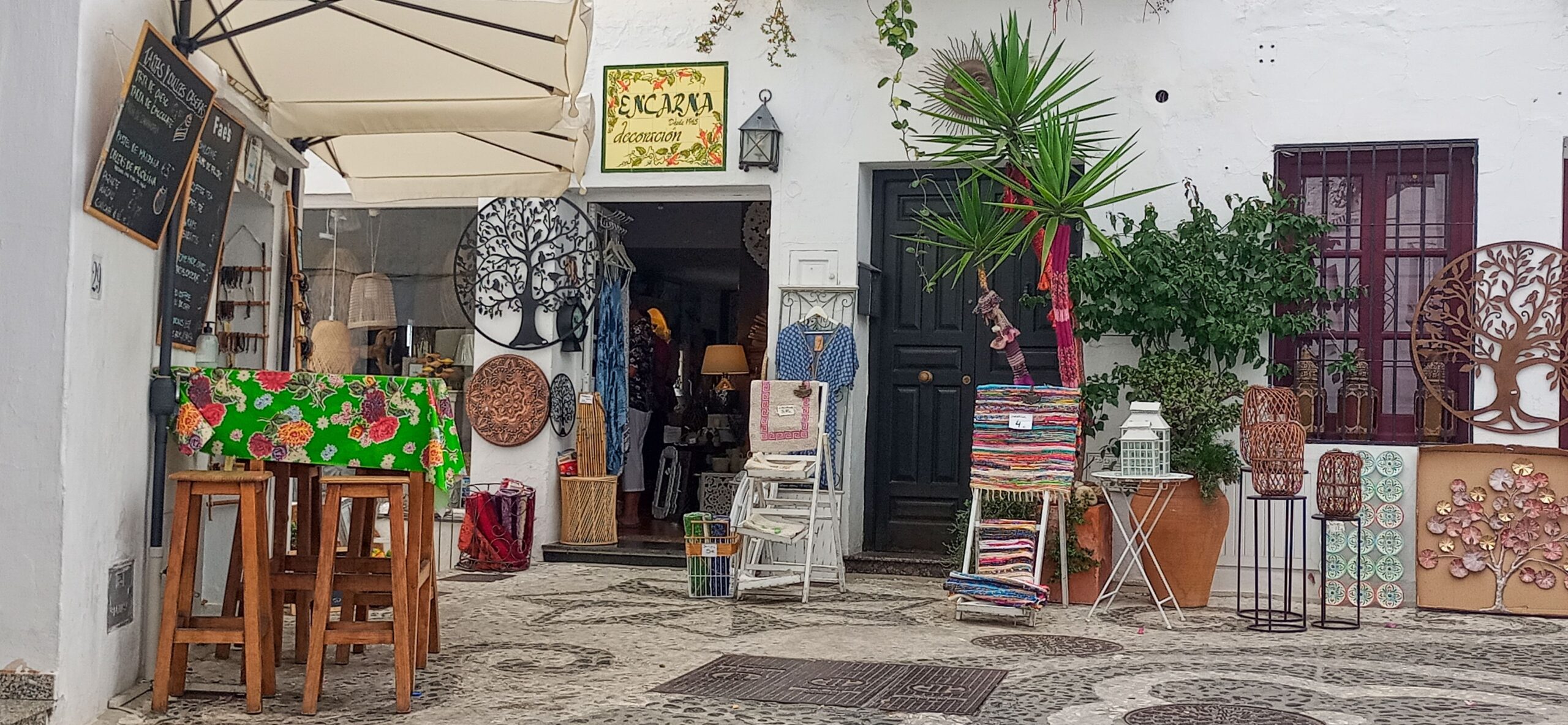 Shoppinhg, Pueblos Blancos, Andalucia, Spain